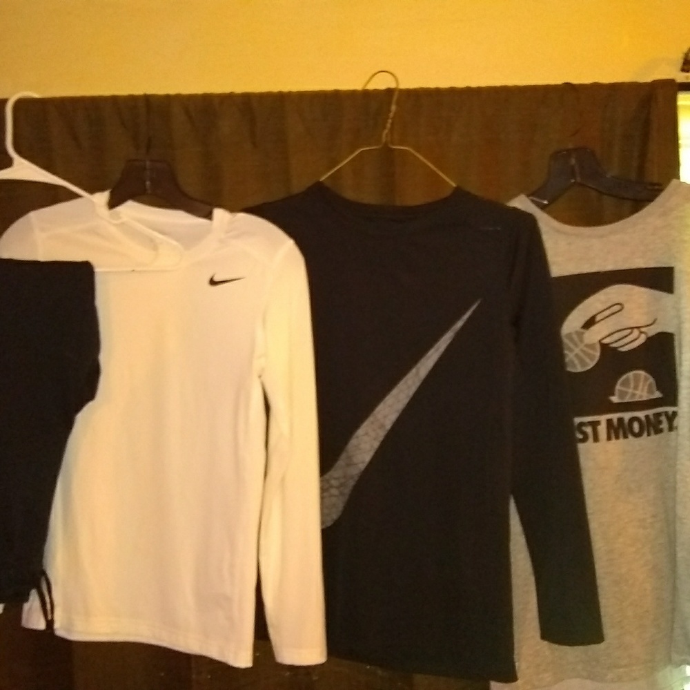 Nike.  Youth L/XL